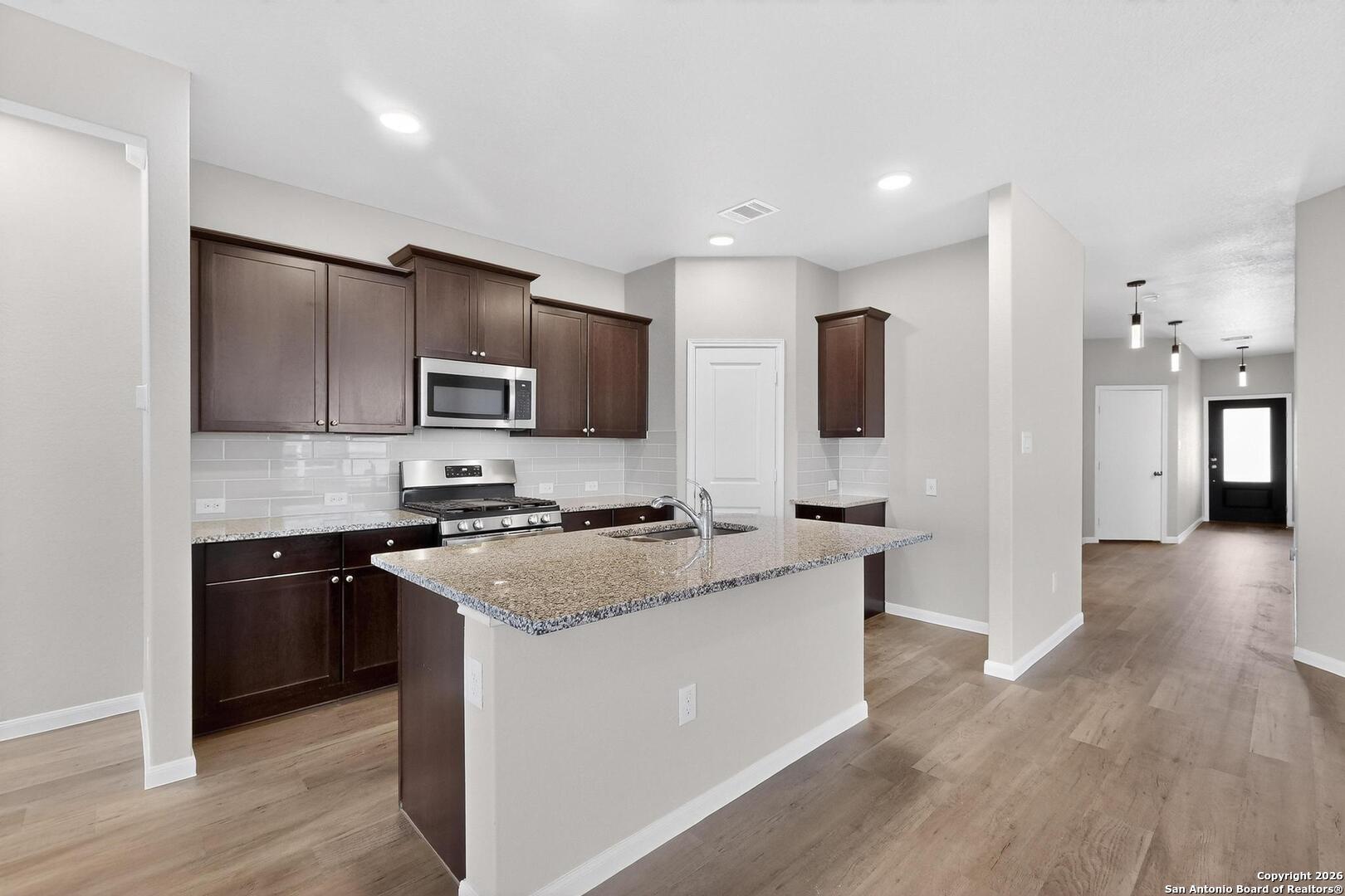 6806 Bale Ridge San Antonio, TX 78252 - Photo 10 of 41