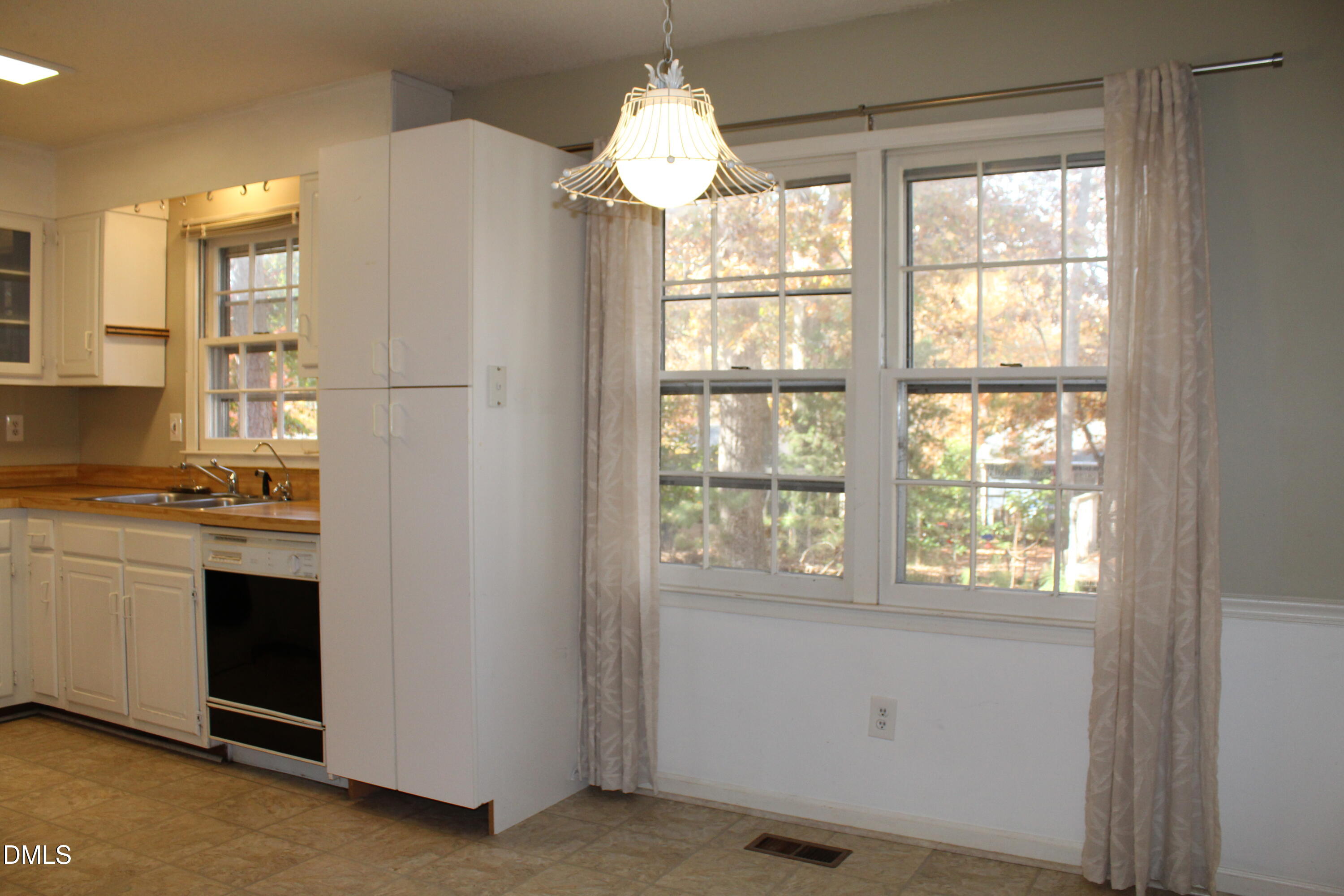 7609 Gold Mine Court Raleigh, NC 27615 - Photo 6 of 36 Kitchen/Dining