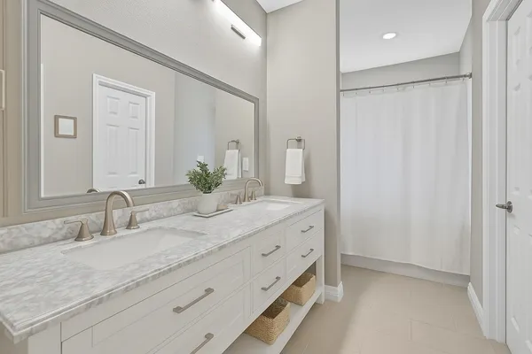 $2,750 | 6019 Winsome Lane, Unit 2, Houston, TX 77057