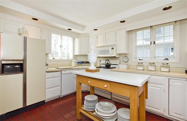 10 Arbor Road Newton, MA 02465 - Photo 5 of 20