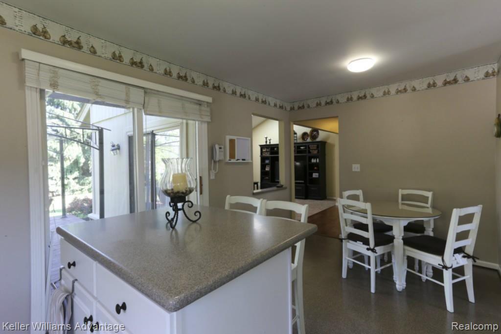 42090 Waterfall Road Northville, MI 48168 - Photo 7 of 41 9_Waterfall_42090.jpg