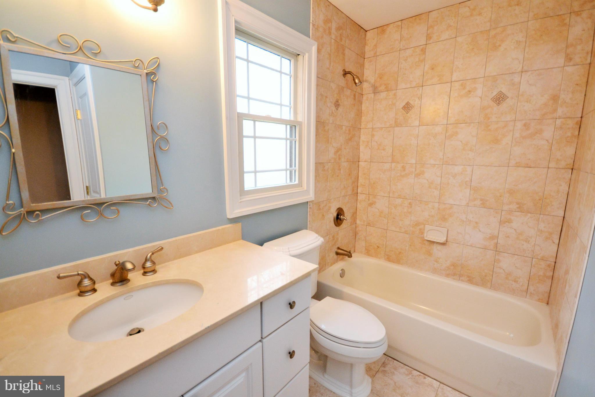 3233 Fortune Mountain Road Marshall, VA 20115 - Photo 18 of 30 Bath