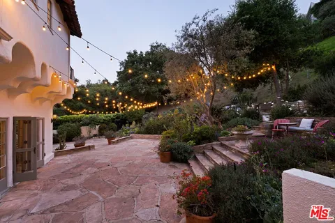 $4,375,000 | 5432 Red Oak Drive, Los Angeles, CA 90068