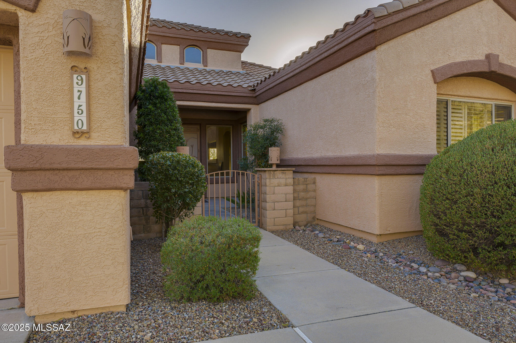 9750 East Spring Ridge Place Tucson, AZ 85749 - Photo 3 of 51 Gallery Image 3