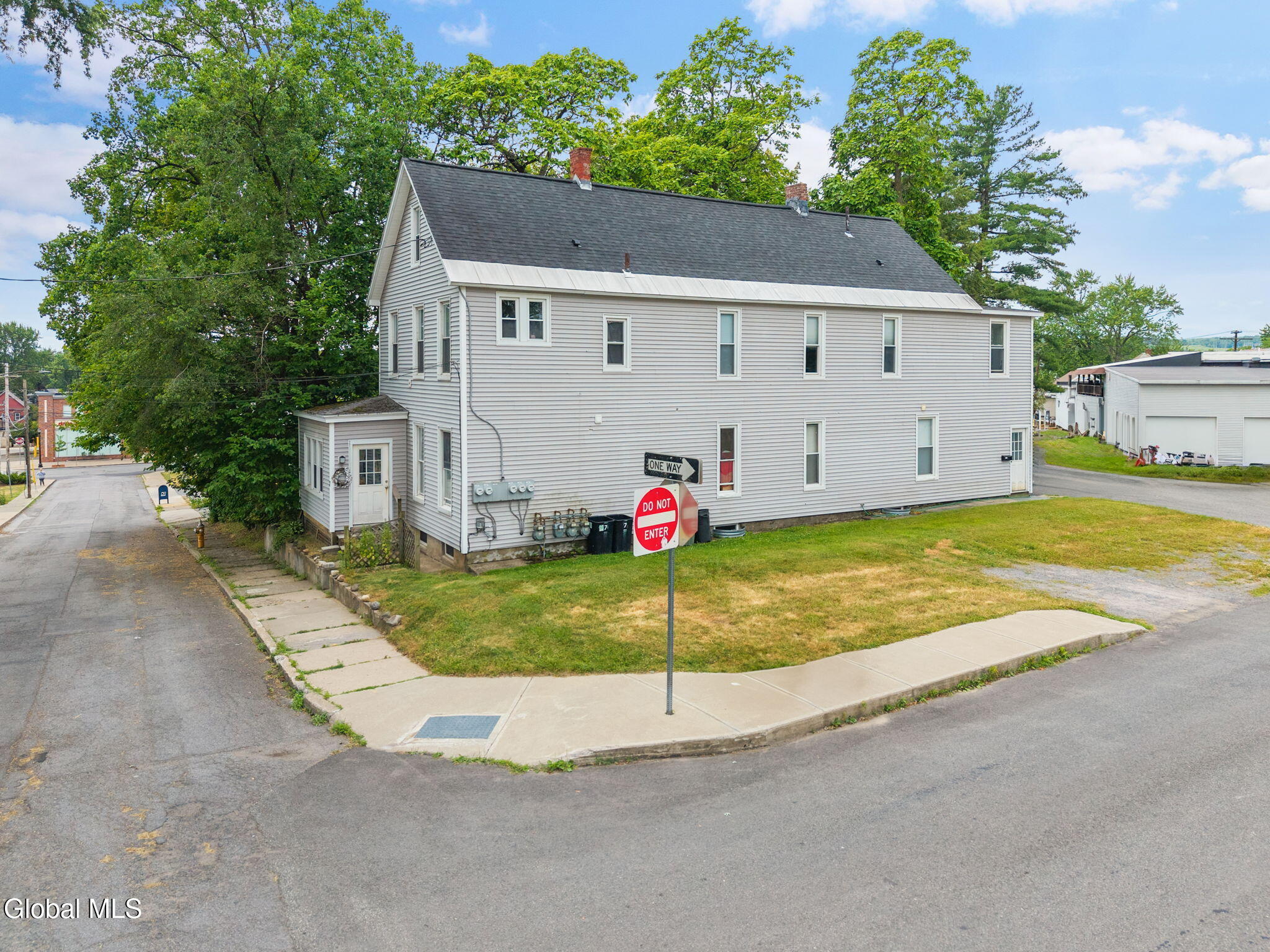 7 North Center Street Schenectady, NY 12305 - Photo 2 of 23 2-7CenterSt_02