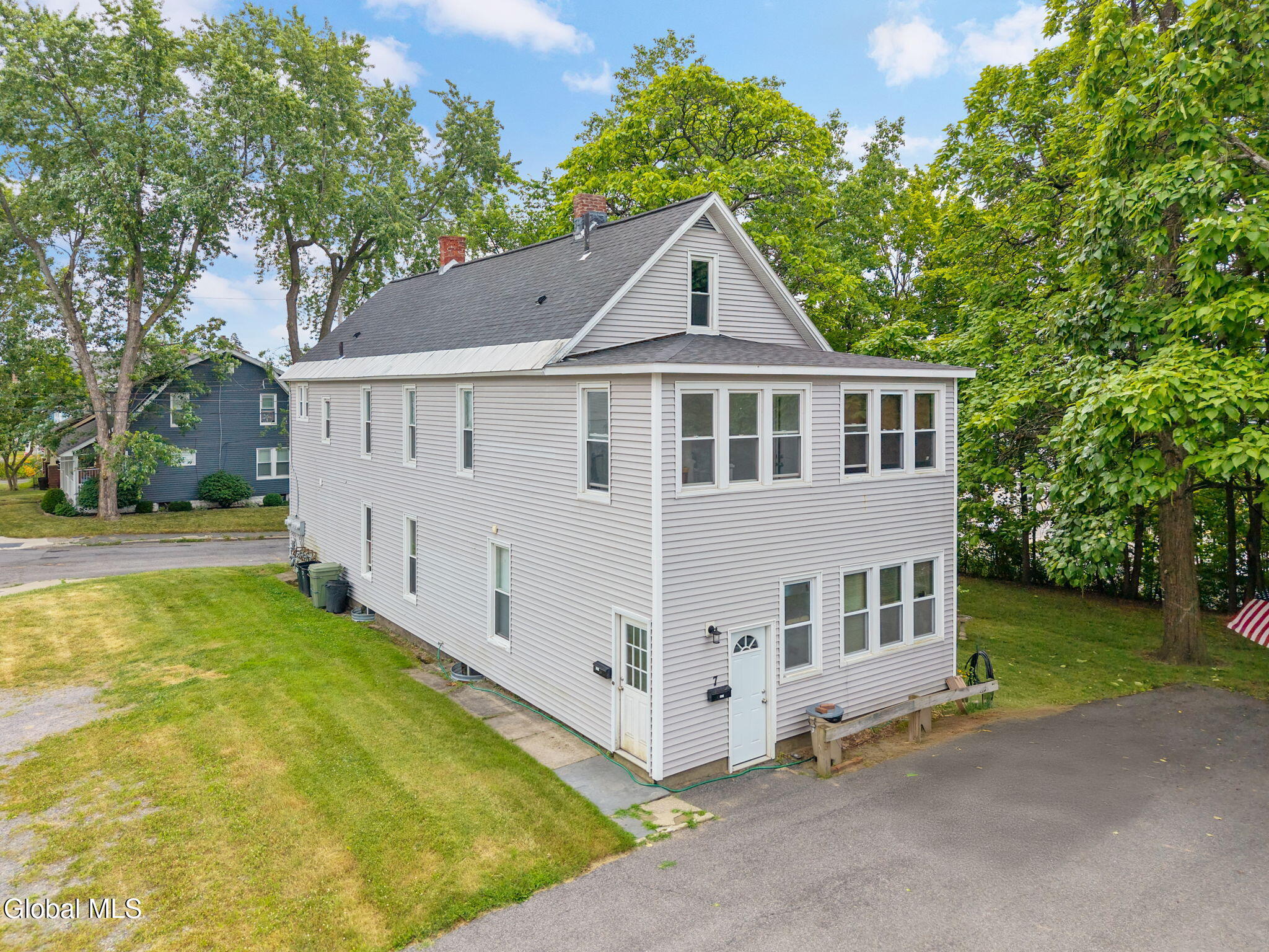 7 North Center Street Schenectady, NY 12305 - Photo 3 of 23 3-7CenterSt_03