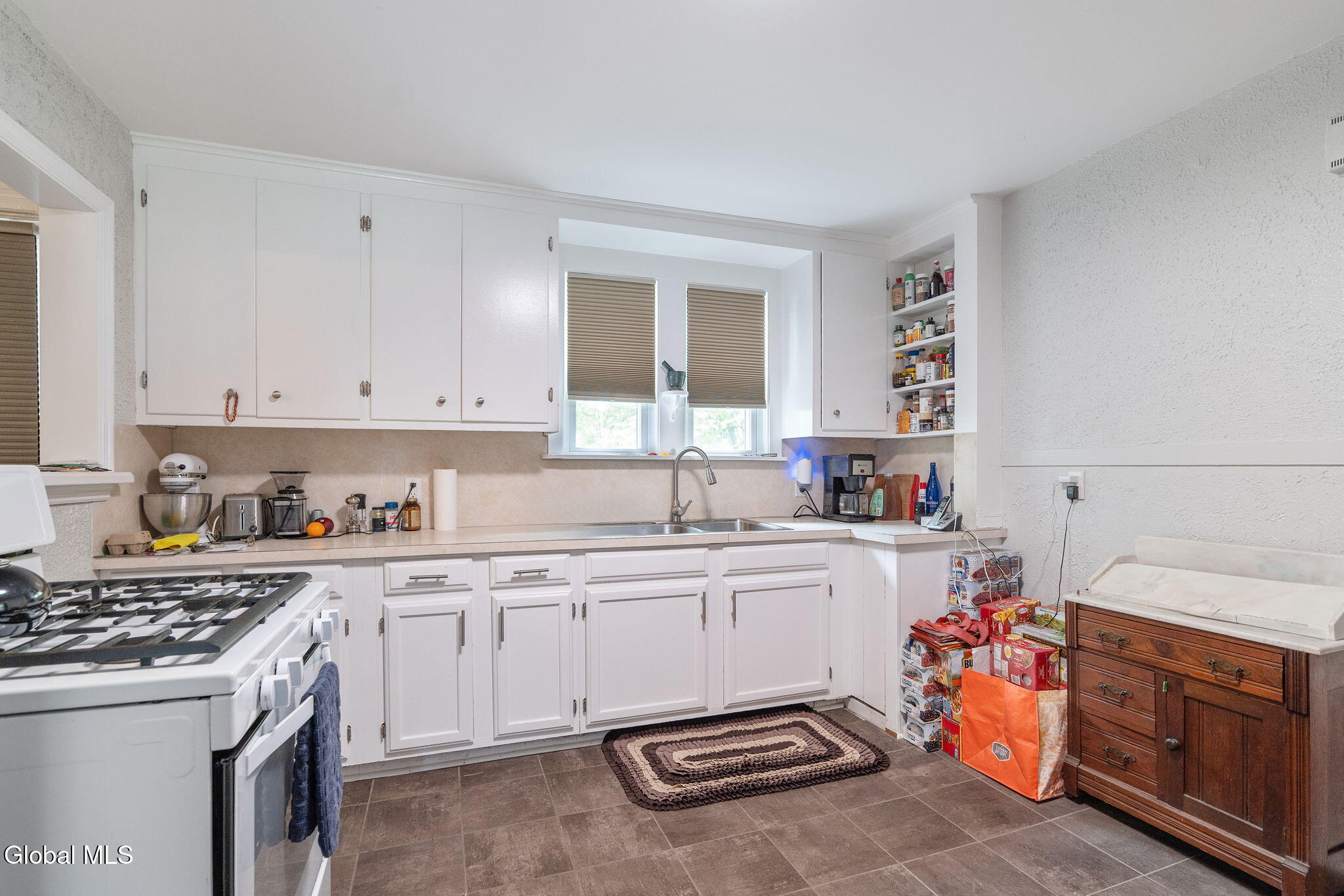 7 North Center Street Schenectady, NY 12305 - Photo 6 of 23 6-7CenterSt_06