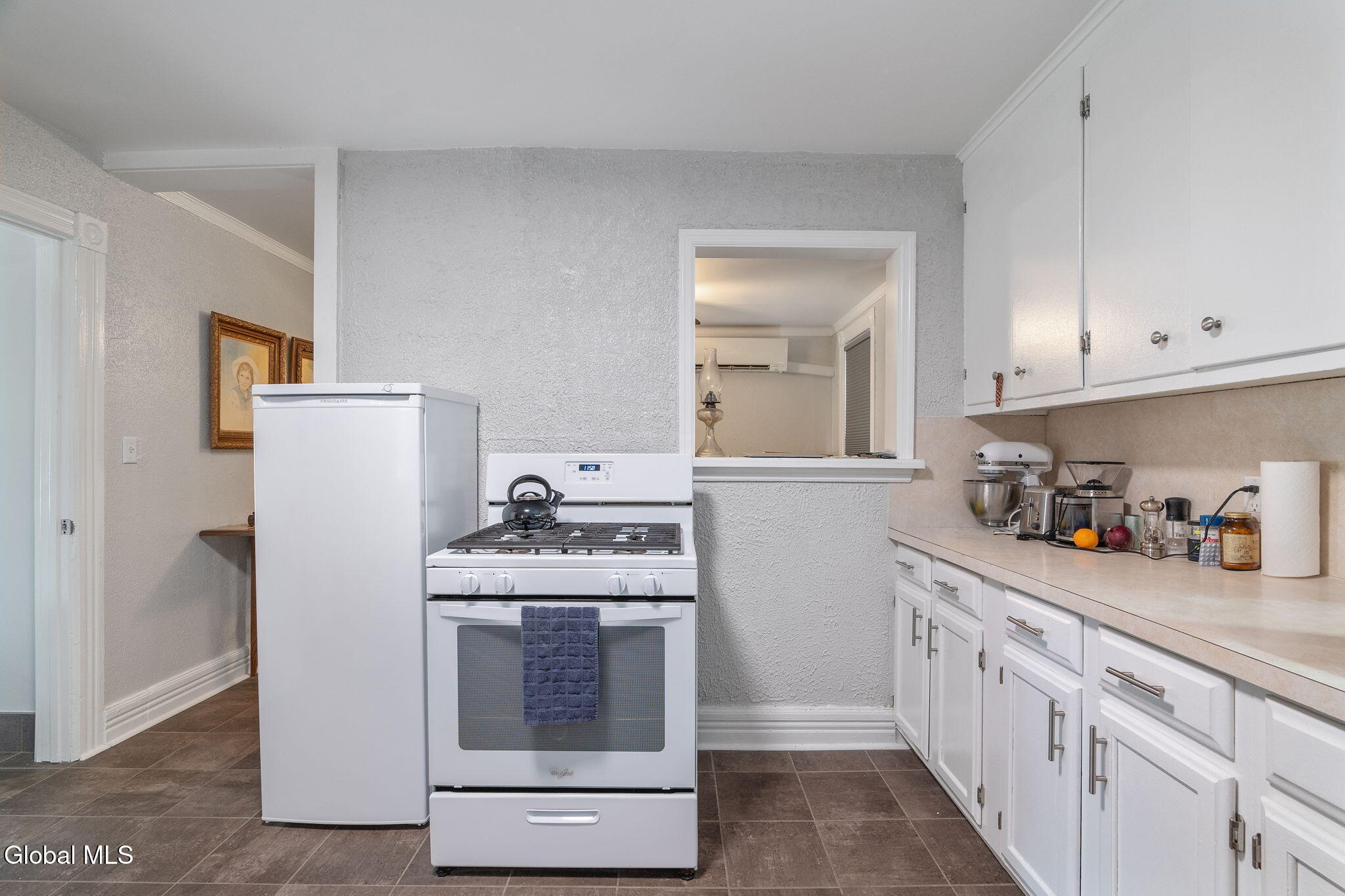 7 North Center Street Schenectady, NY 12305 - Photo 7 of 23 7-7CenterSt_07