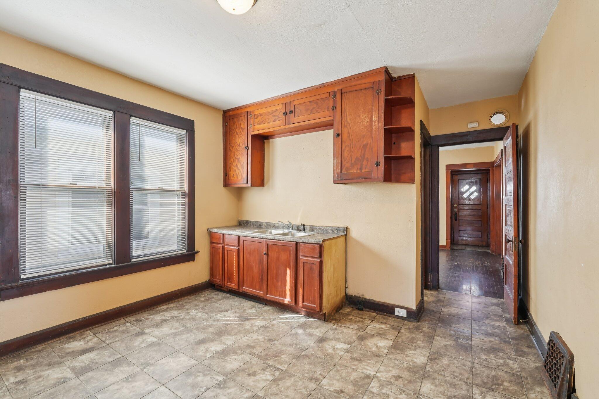 4708 North 36th Street Milwaukee, WI 53209 - Photo 10 of 37 10-web-or-mls-N 36th St-S1803-012