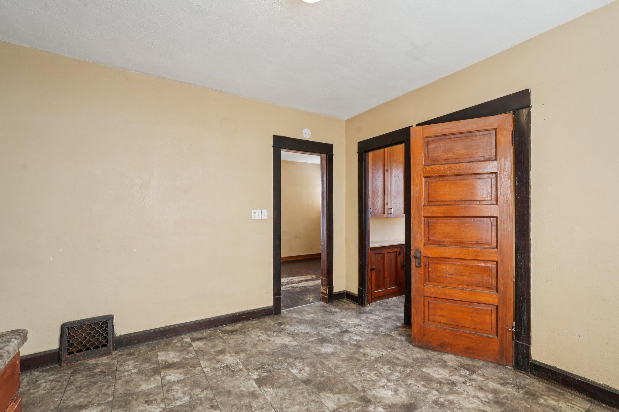 4708 North 36th Street Milwaukee, WI 53209 - Photo 11 of 37 11-web-or-mls-N 36th St-S1803-013