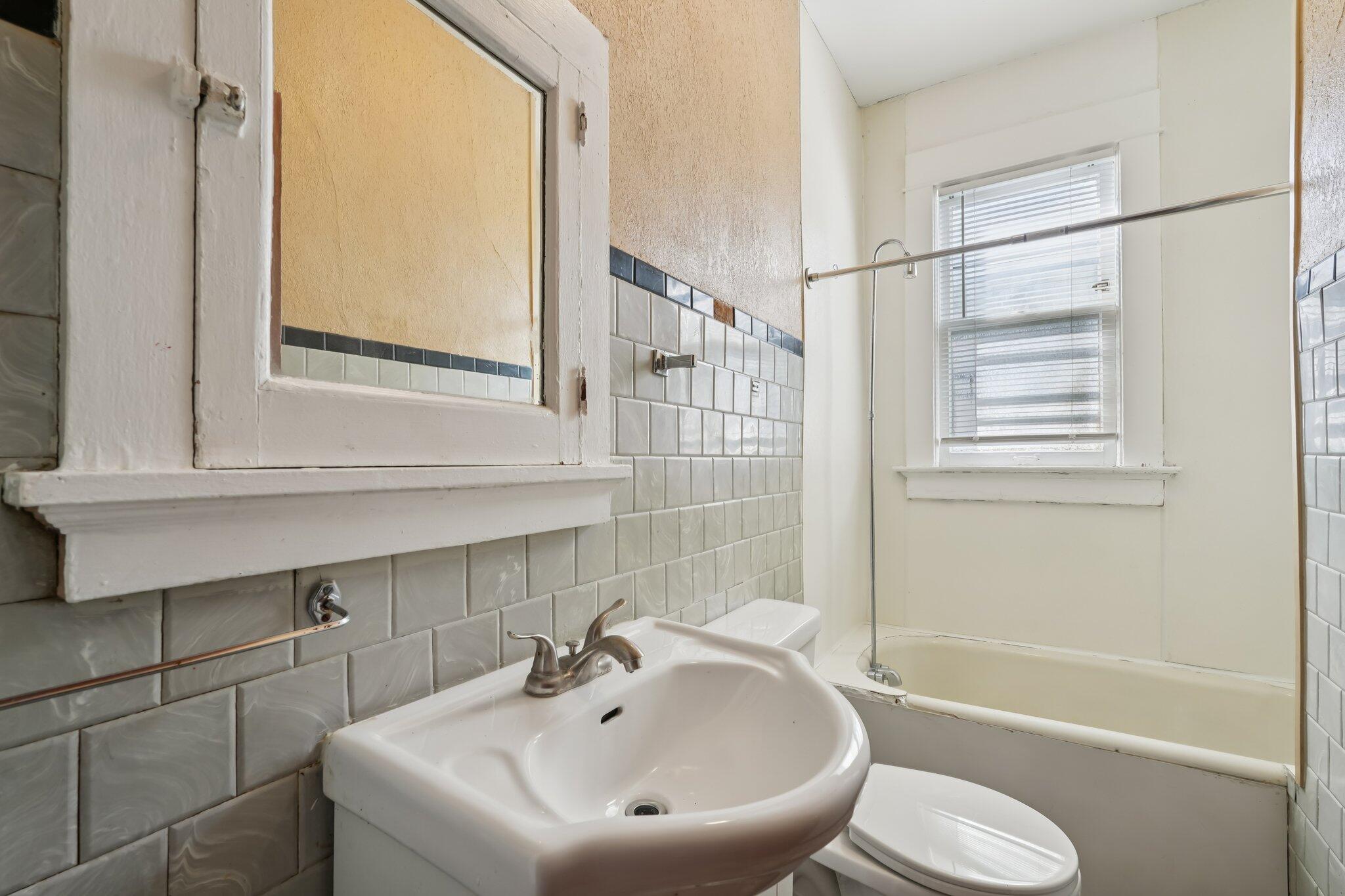 4708 North 36th Street Milwaukee, WI 53209 - Photo 15 of 37 15-web-or-mls-N 36th St-S1803-017