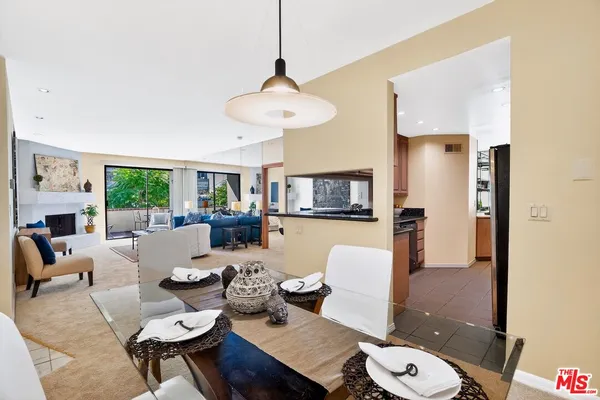 $1,170,000 | 11755 Montana Avenue, Unit 201, Los Angeles, CA 90049