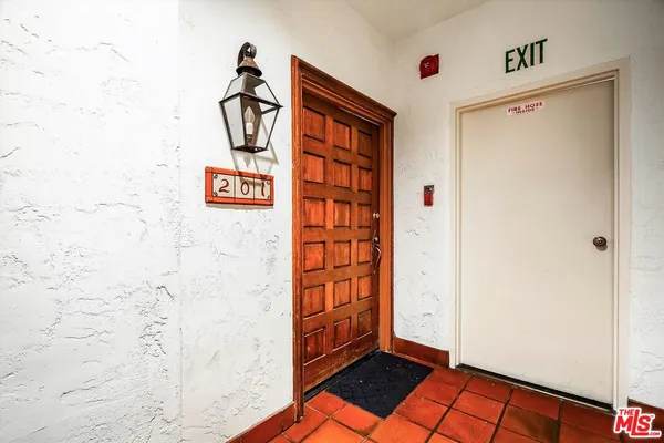 $1,170,000 | 11755 Montana Avenue, Unit 201, Los Angeles, CA 90049
