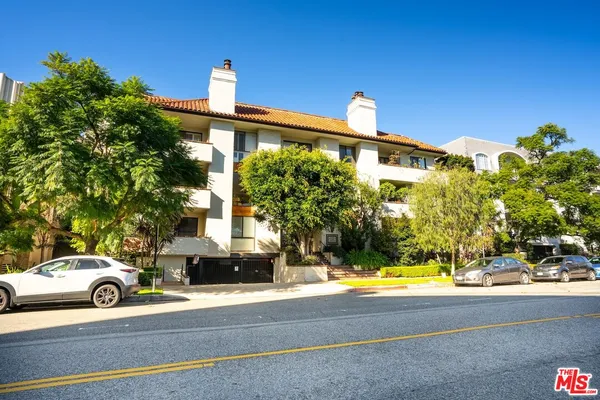 $1,170,000 | 11755 Montana Avenue, Unit 201, Los Angeles, CA 90049