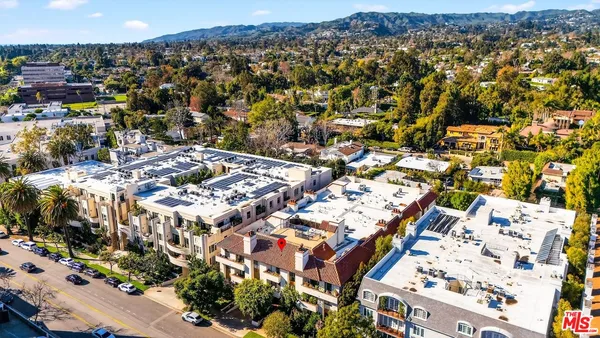$1,170,000 | 11755 Montana Avenue, Unit 201, Los Angeles, CA 90049