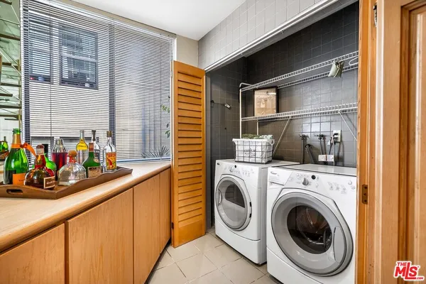 $1,170,000 | 11755 Montana Avenue, Unit 201, Los Angeles, CA 90049