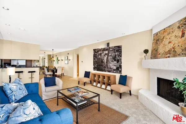 $1,170,000 | 11755 Montana Avenue, Unit 201, Los Angeles, CA 90049