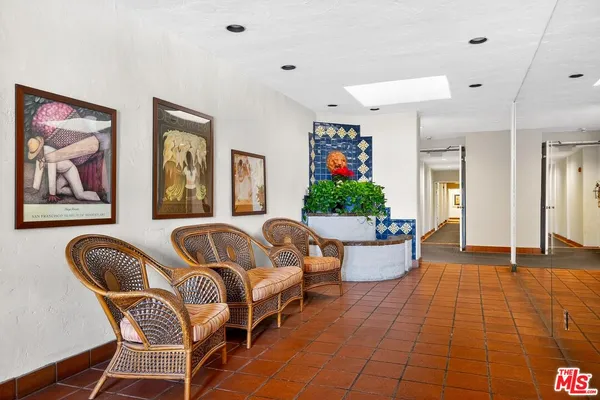 $1,170,000 | 11755 Montana Avenue, Unit 201, Los Angeles, CA 90049