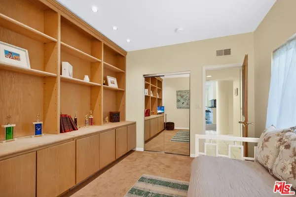 $1,170,000 | 11755 Montana Avenue, Unit 201, Los Angeles, CA 90049