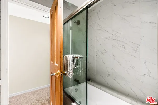 $1,170,000 | 11755 Montana Avenue, Unit 201, Los Angeles, CA 90049