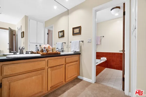 $1,170,000 | 11755 Montana Avenue, Unit 201, Los Angeles, CA 90049
