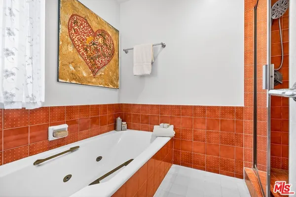 $1,170,000 | 11755 Montana Avenue, Unit 201, Los Angeles, CA 90049