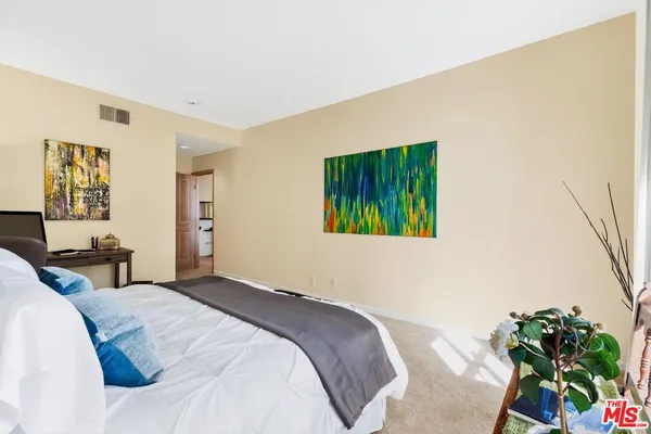 $1,170,000 | 11755 Montana Avenue, Unit 201, Los Angeles, CA 90049
