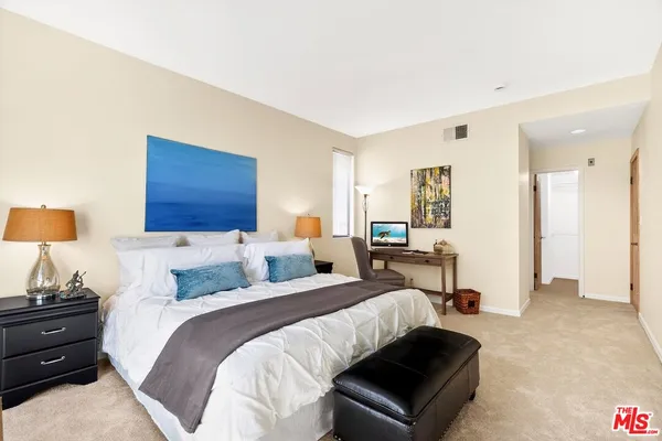 $1,170,000 | 11755 Montana Avenue, Unit 201, Los Angeles, CA 90049