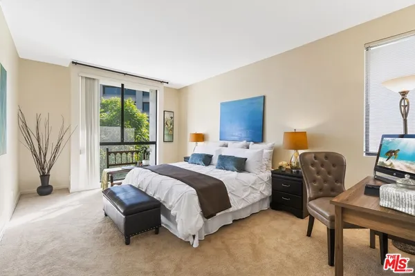 $1,170,000 | 11755 Montana Avenue, Unit 201, Los Angeles, CA 90049