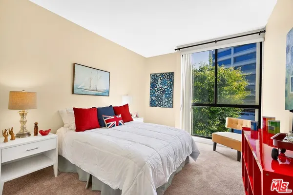 $1,170,000 | 11755 Montana Avenue, Unit 201, Los Angeles, CA 90049