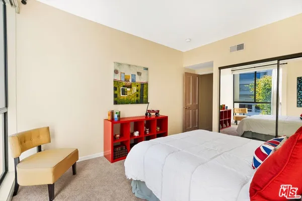 $1,170,000 | 11755 Montana Avenue, Unit 201, Los Angeles, CA 90049