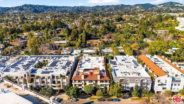 $1,170,000 | 11755 Montana Avenue, Unit 201, Los Angeles, CA 90049