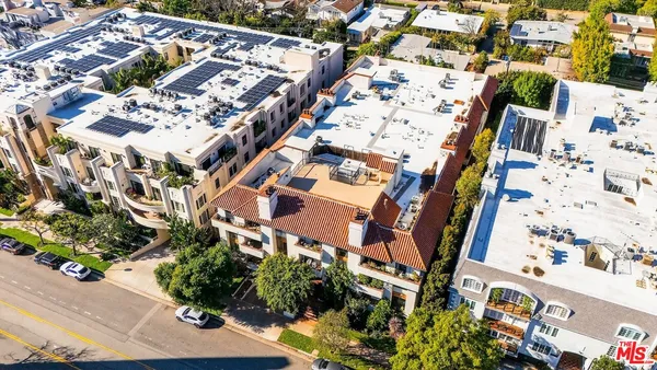 $1,170,000 | 11755 Montana Avenue, Unit 201, Los Angeles, CA 90049