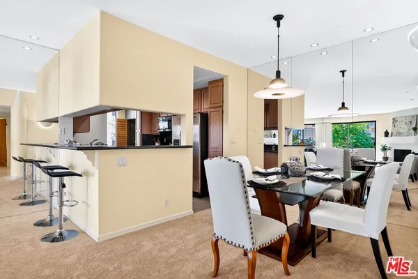 $1,170,000 | 11755 Montana Avenue, Unit 201, Los Angeles, CA 90049