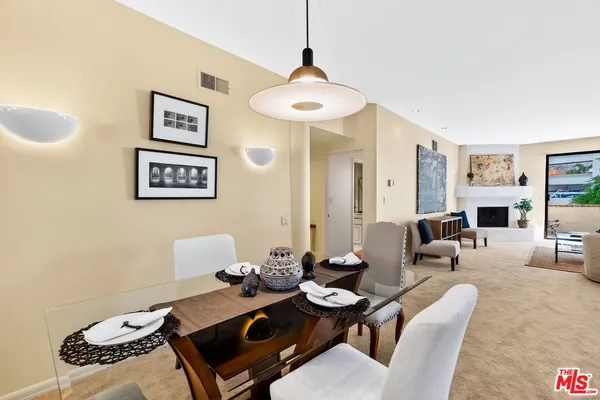 $1,170,000 | 11755 Montana Avenue, Unit 201, Los Angeles, CA 90049