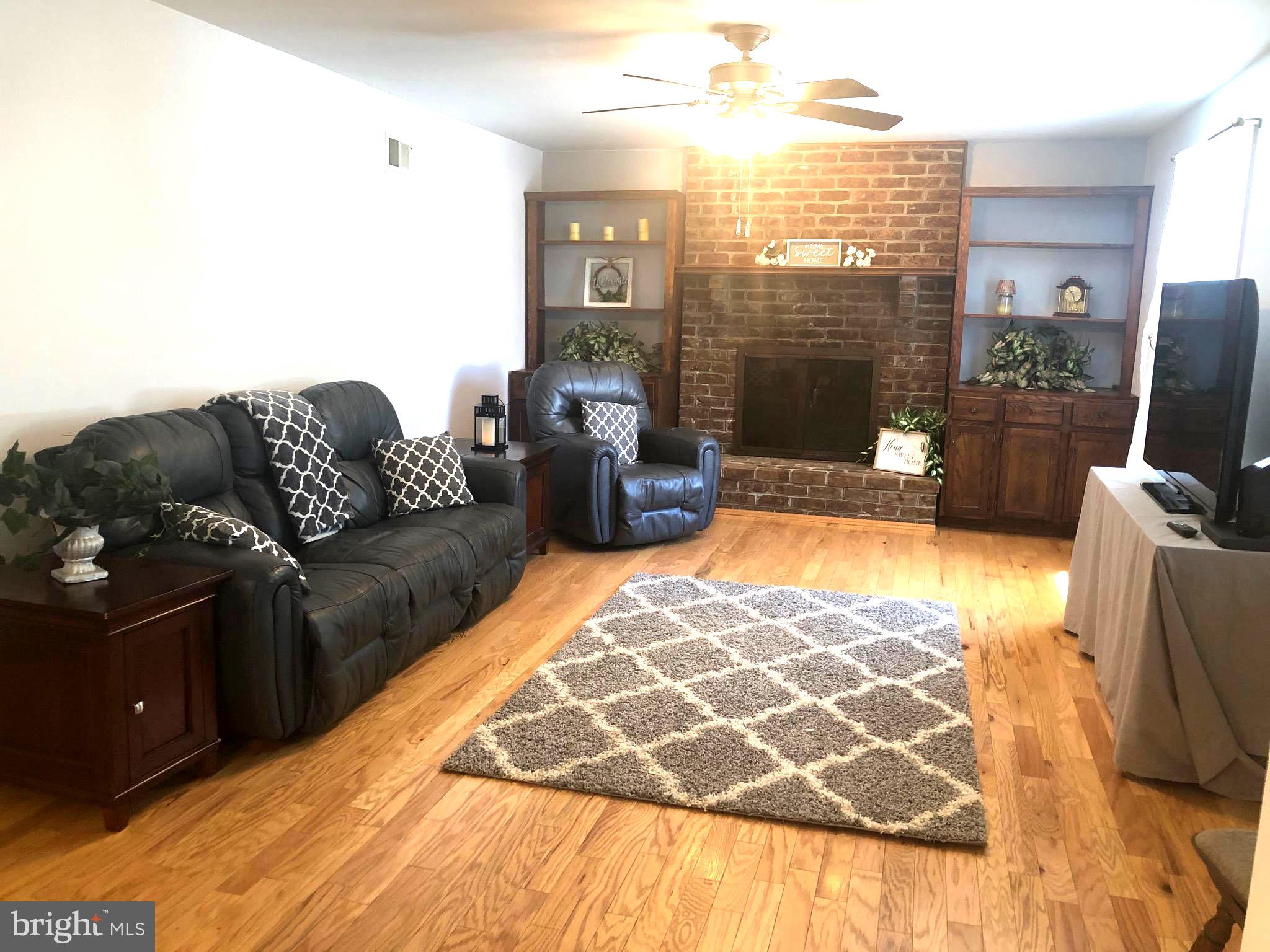 4201 Beckleysville Road Hampstead, MD 21074 - Photo 17 of 31 Family room