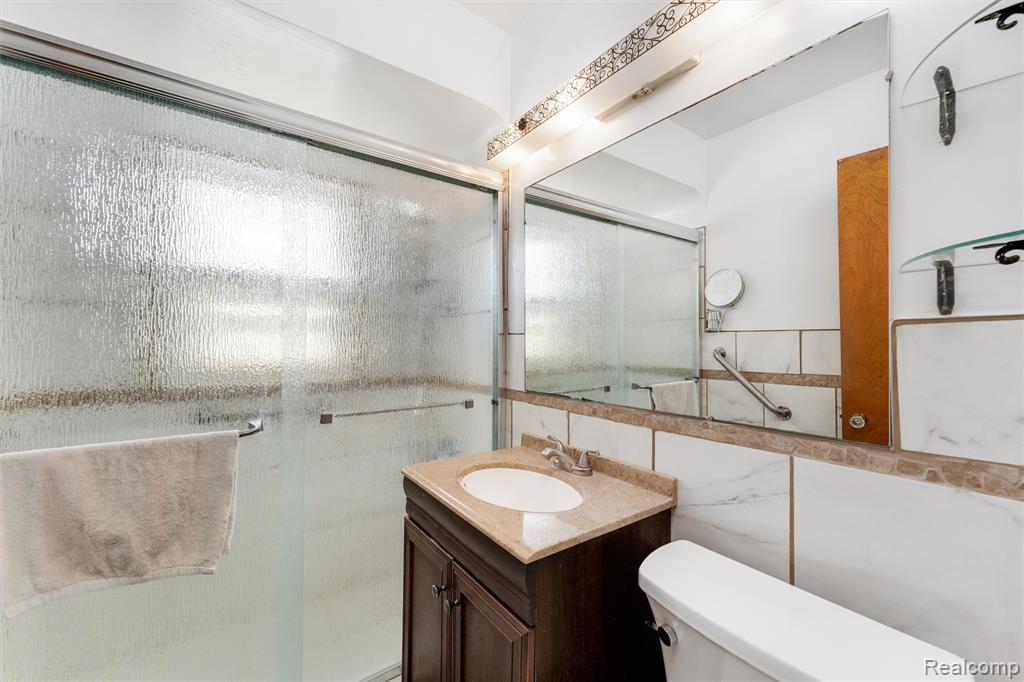 5711 Crescent Road Waterford, MI 48327 - Photo 18 of 39 Gallery Image 18