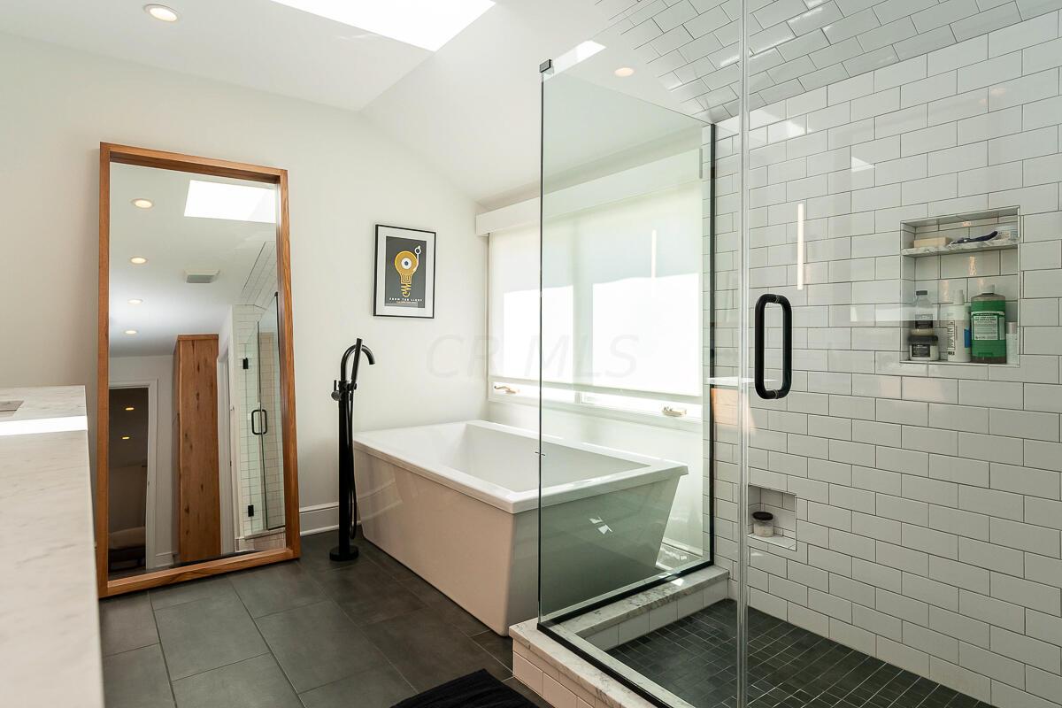 2576 Camden Road Columbus, OH 43221 - Photo 22 of 59 Primary Bath