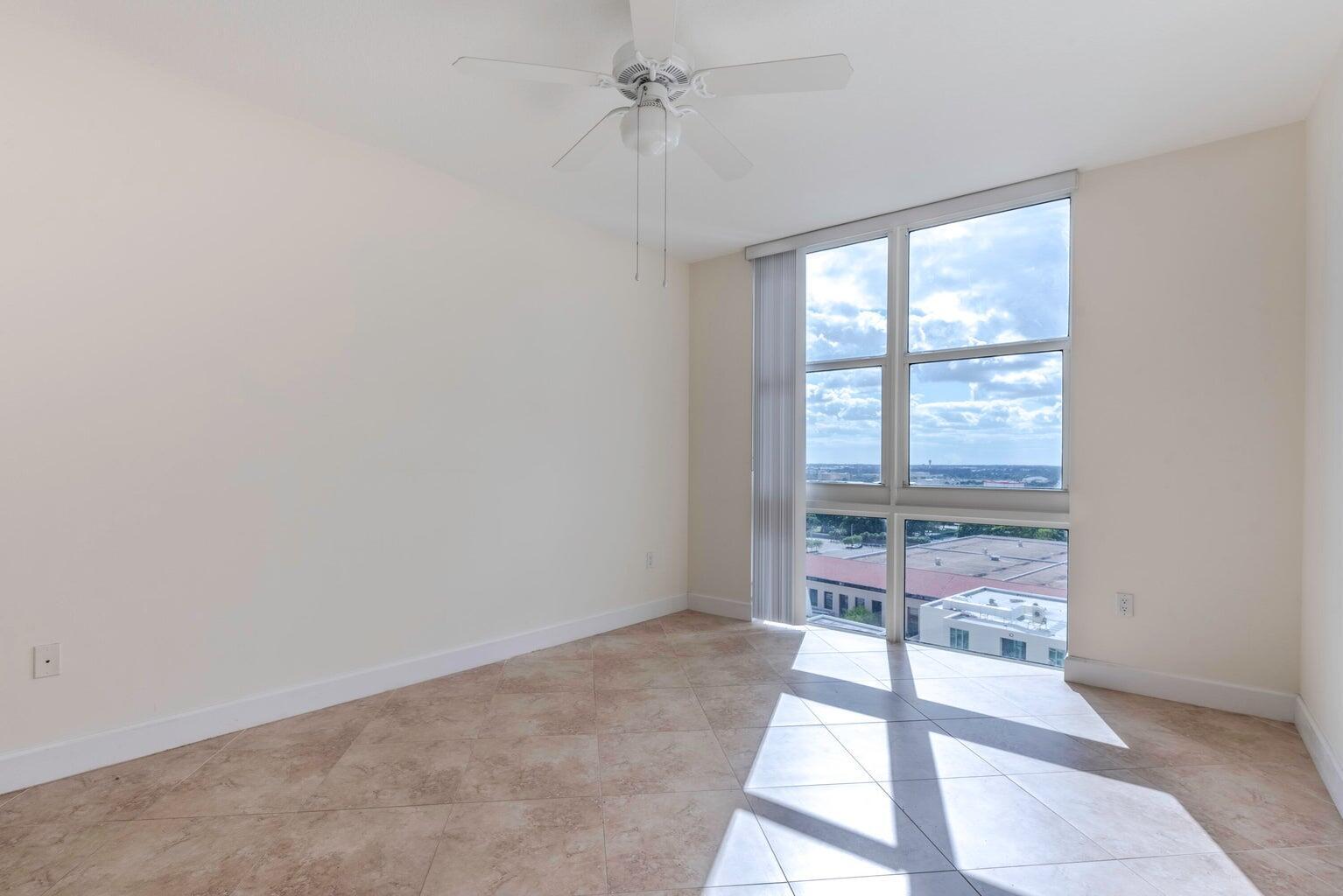 550 Okeechobee Boulevard, Unit 1718 West Palm Beach, FL 33401 - Photo 6 of 13 an empty room with a window