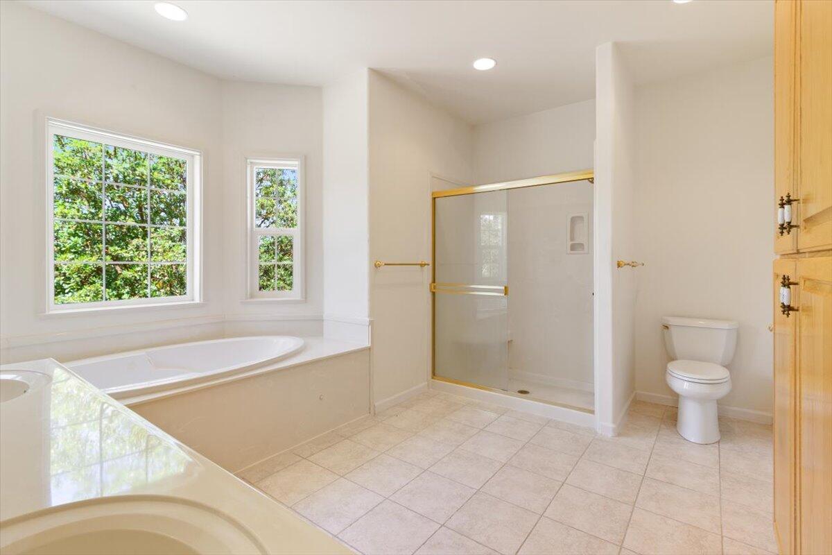 4408 Independence School Road Medford, OR 97501 - Photo 14 of 40 Downstairs primary full bath