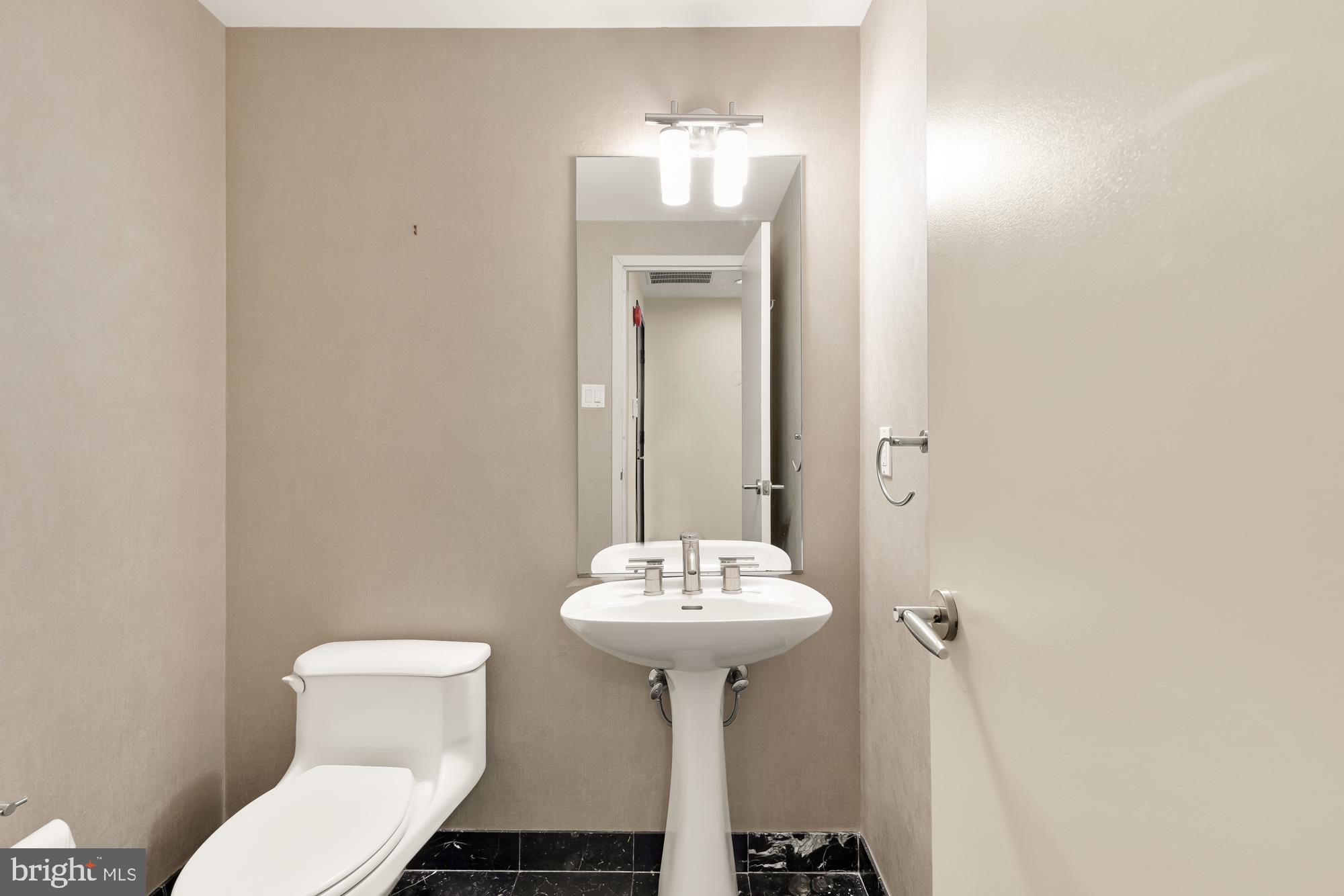 2501 M Street Northwest, Unit 718 Washington, DC 20037 - Photo 9 of 31