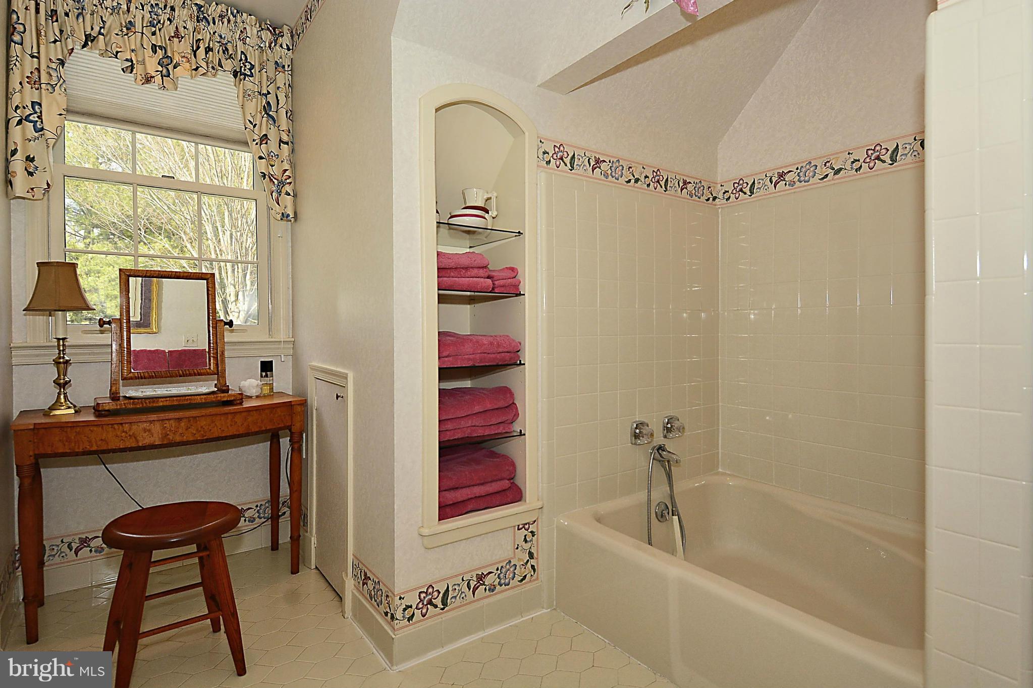 12514 Pennyfield Lock Road Potomac, MD 20854 - Photo 19 of 30 With Soaking Tub and Sep. Glass Shower