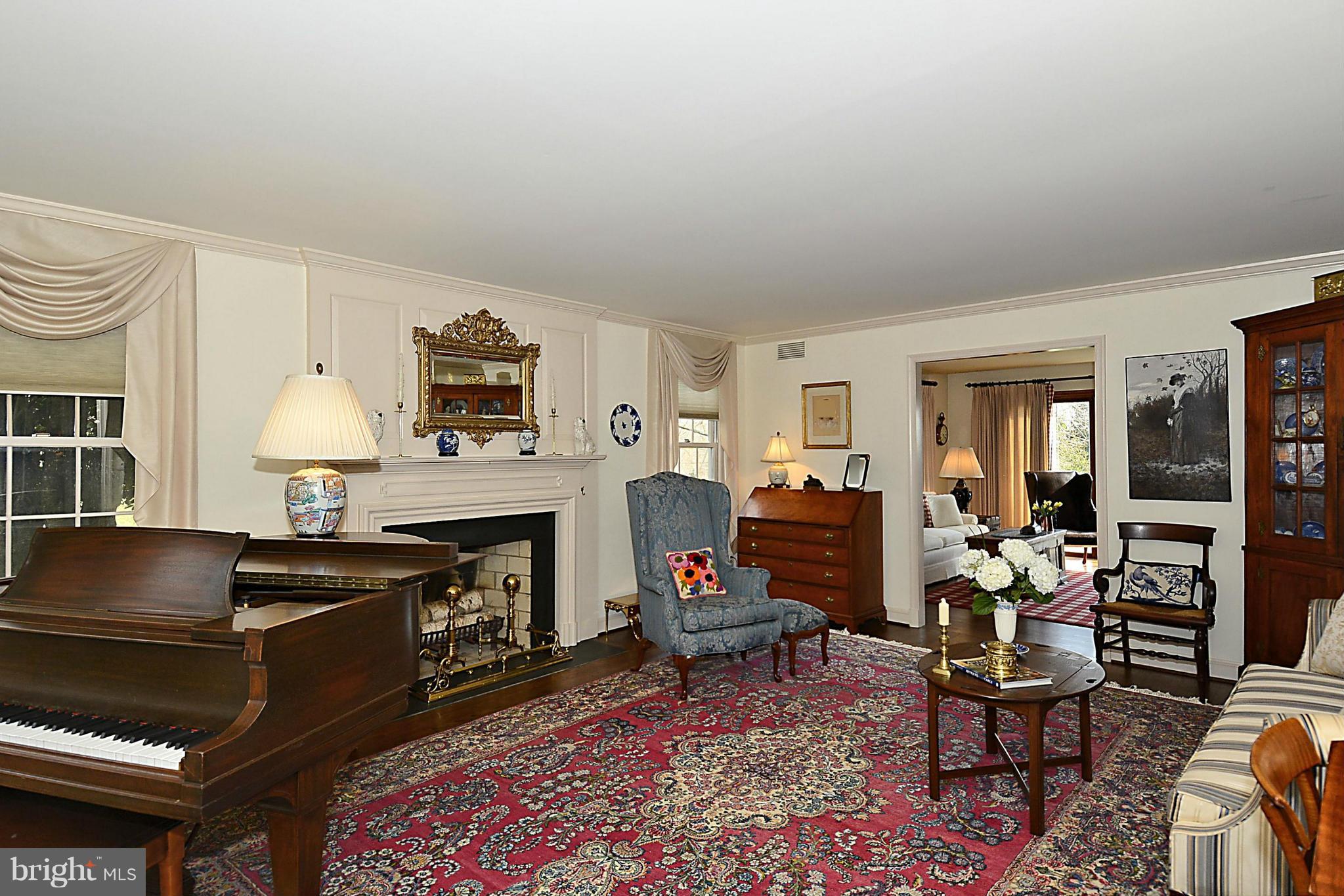 12514 Pennyfield Lock Road Potomac, MD 20854 - Photo 6 of 30 Living Room