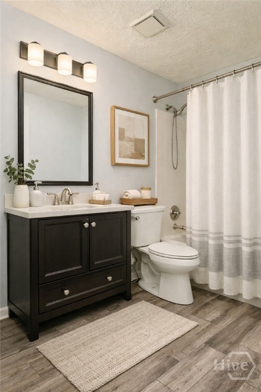 208 Westminister Road Savannah, GA 31419 - Photo 17 of 34 VIRTUALLY ENHANCED
GUEST BATHROOM