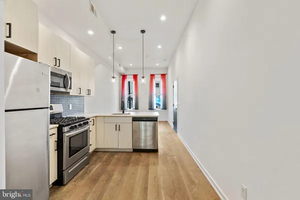 $1,900 | 2526 West Girard Avenue, Unit 1, Philadelphia, PA 19130