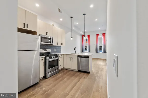 $1,900 | 2526 West Girard Avenue, Unit 1, Philadelphia, PA 19130