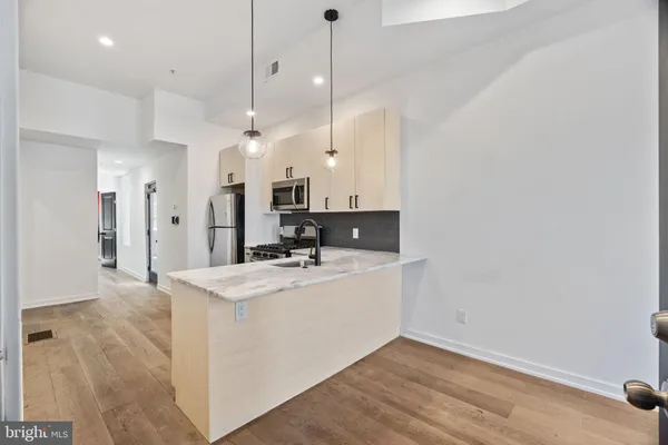 $1,900 | 2526 West Girard Avenue, Unit 1, Philadelphia, PA 19130