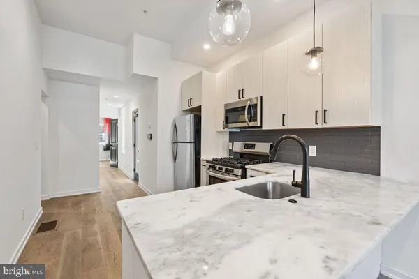 $1,900 | 2526 West Girard Avenue, Unit 1, Philadelphia, PA 19130