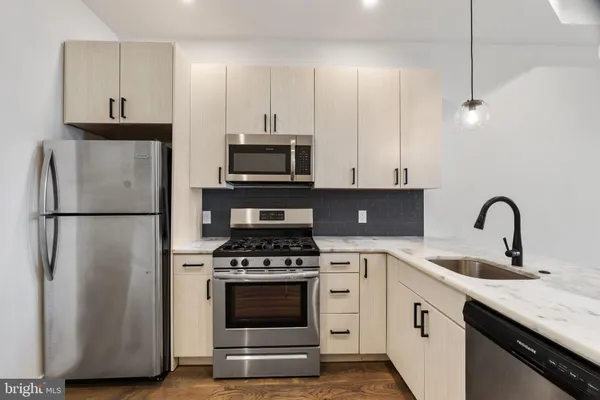 $1,900 | 2526 West Girard Avenue, Unit 1, Philadelphia, PA 19130