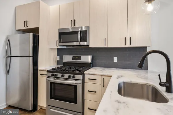 $1,900 | 2526 West Girard Avenue, Unit 1, Philadelphia, PA 19130